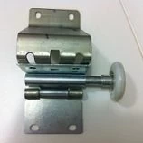 [:pt]Cavalete com rodizio para portões seccionados[:en] Hinge with roller for sectional doors[:es]Bisagra con rodillo para puertas seccionales[:]