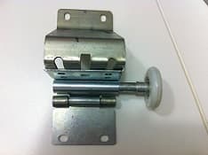 [:pt]Cavalete com rodizio para portões seccionados[:en] Hinge with roller for sectional doors[:es]Bisagra con rodillo para puertas seccionales[:]